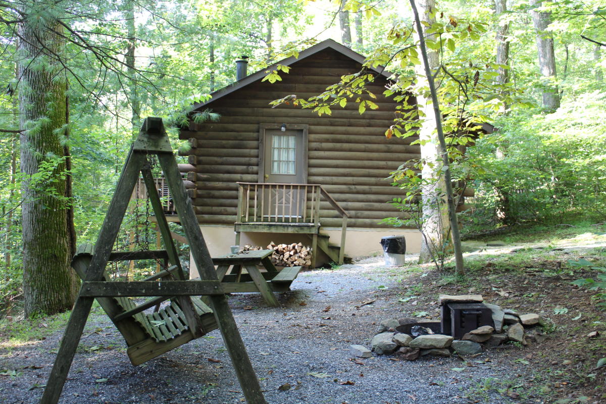 A cozy cabin at Ole Mink Farm Recreation Resort