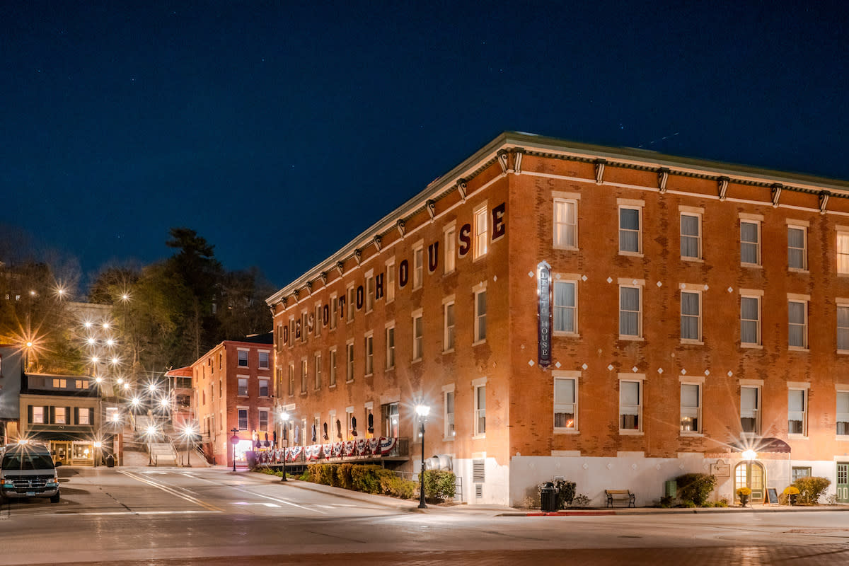 Desoto House Hotel