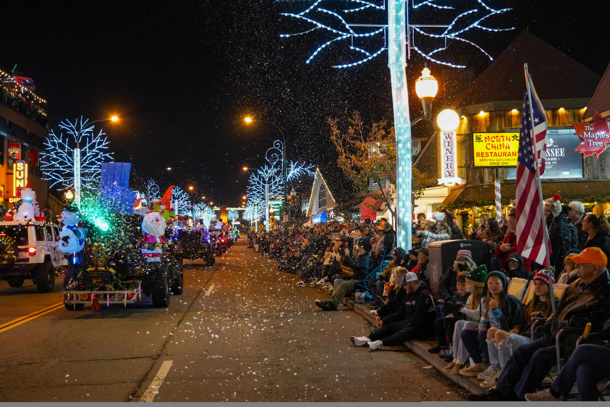 fantasy of lights christmas parade