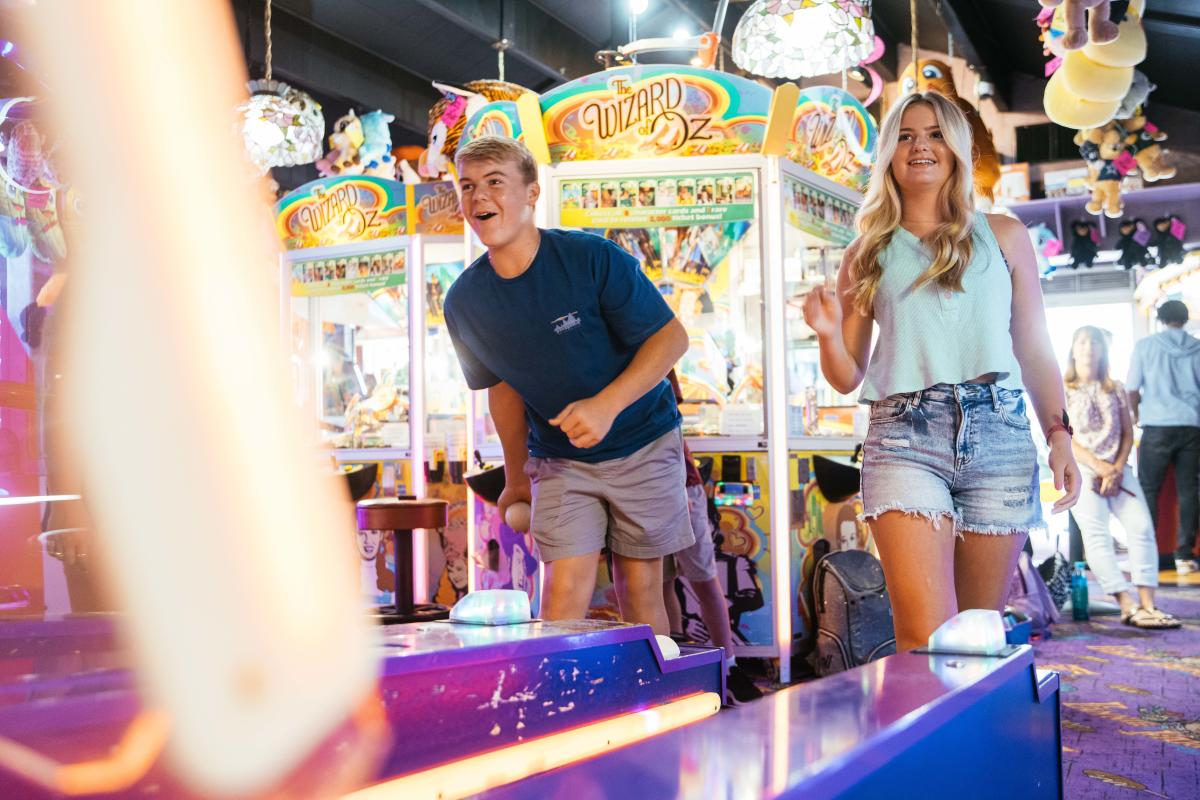 couple at Fannie Farkle's arcade