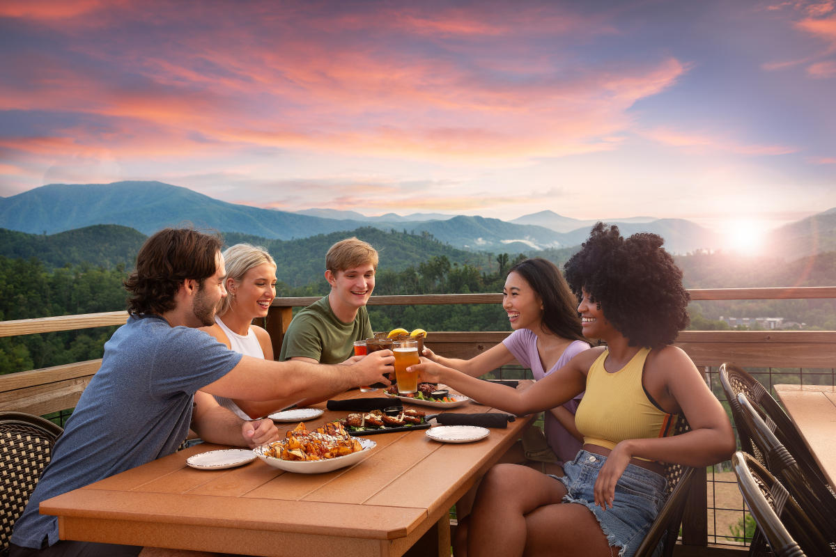 Friends dining at Anakeesta
