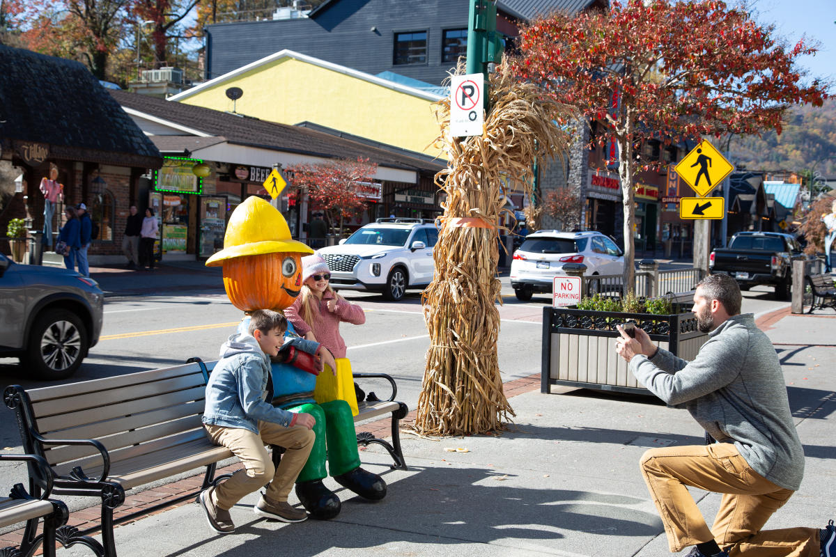 Family Fall Scarecrows downtown