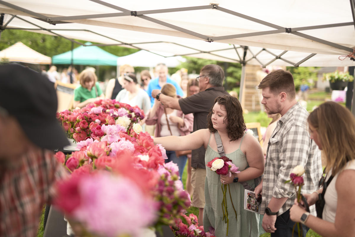 Indiana Peony Festival shopping