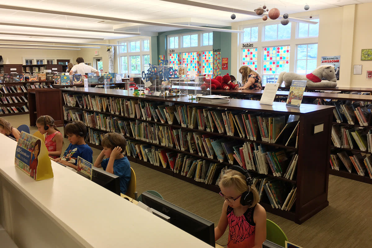 childrens_area_in_library_aad72540-a0b3-4df7-9236-93eb107ce229