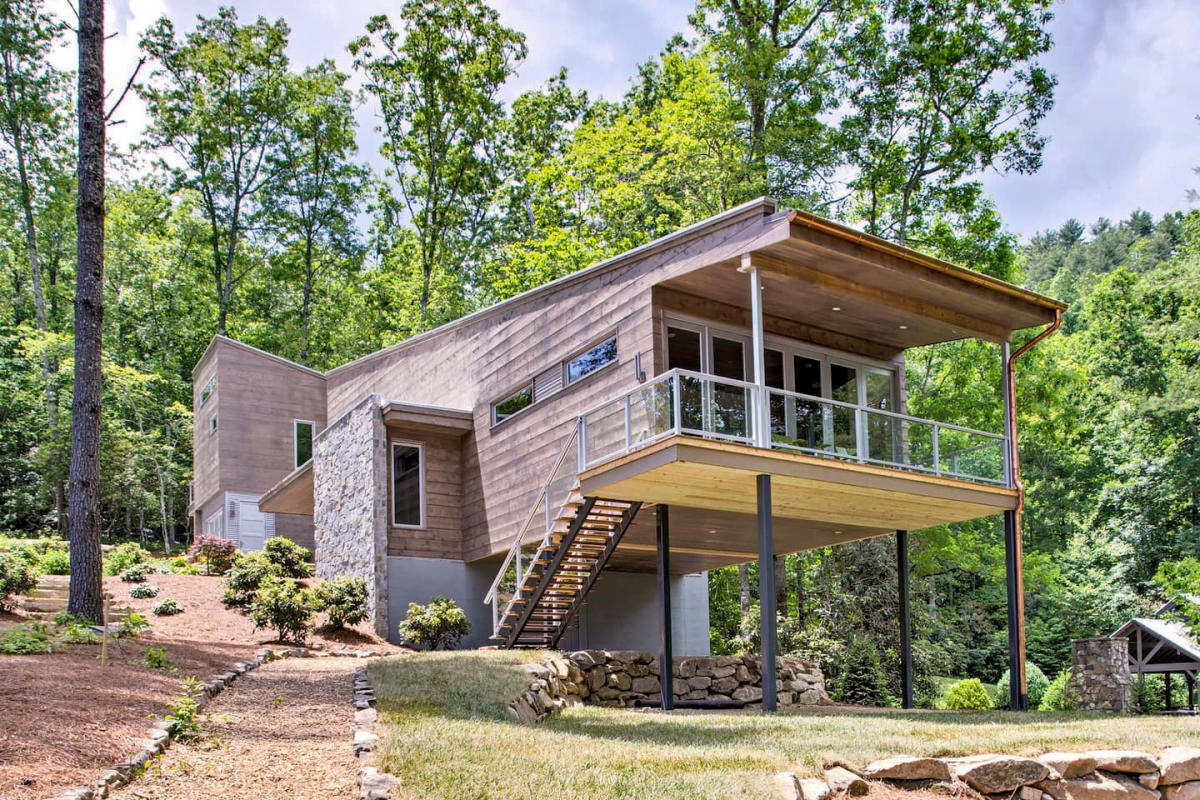 Unique 'The Dock House' at Lake Glenville