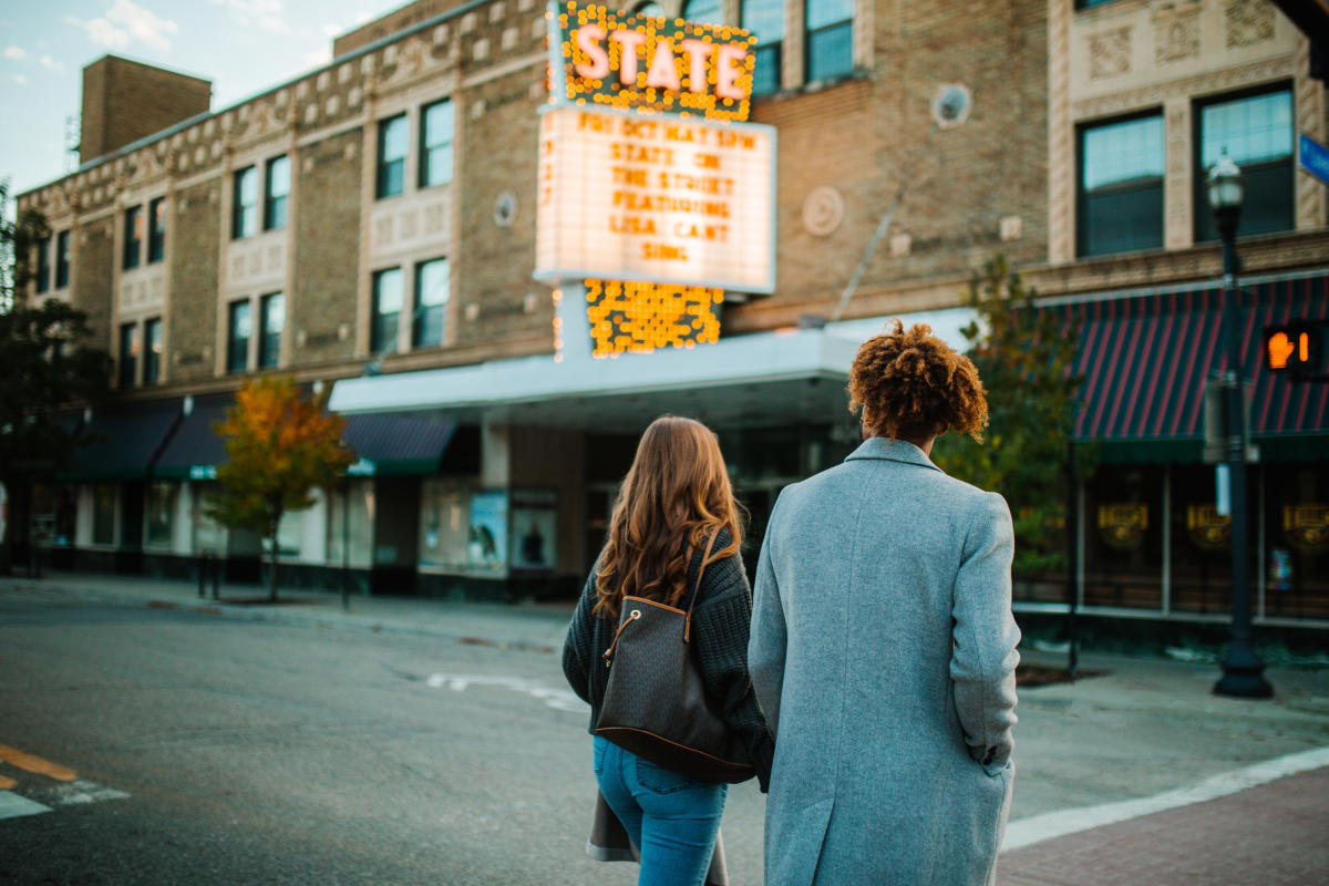 People crossing the street downtown