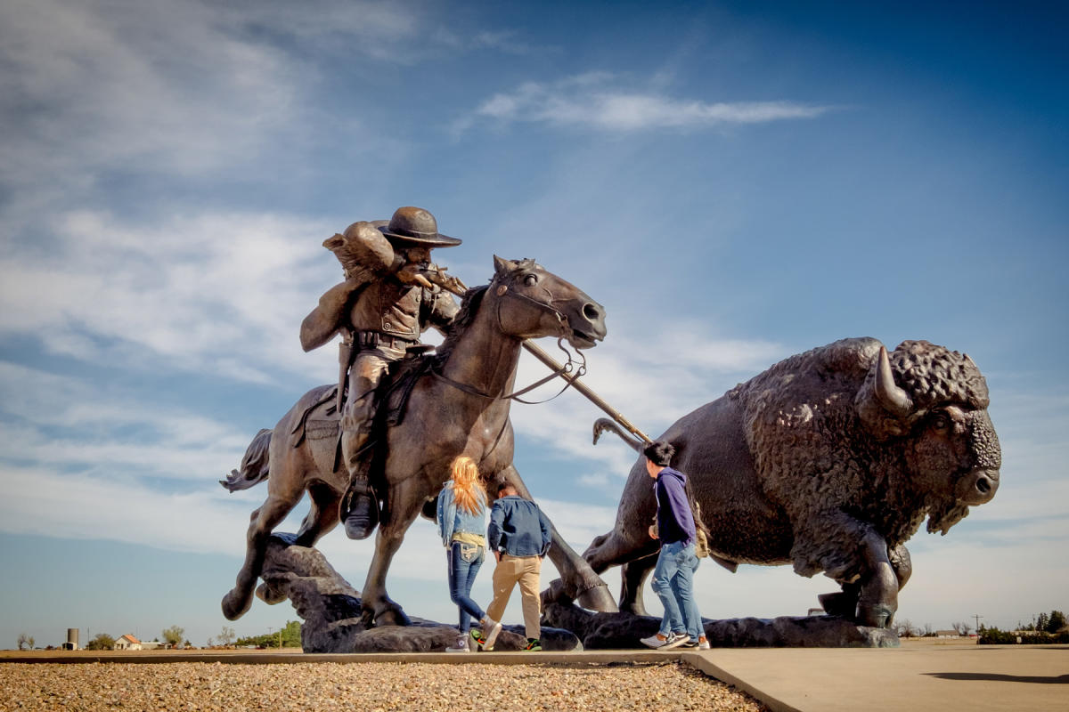 buffalo-bill-scuplture