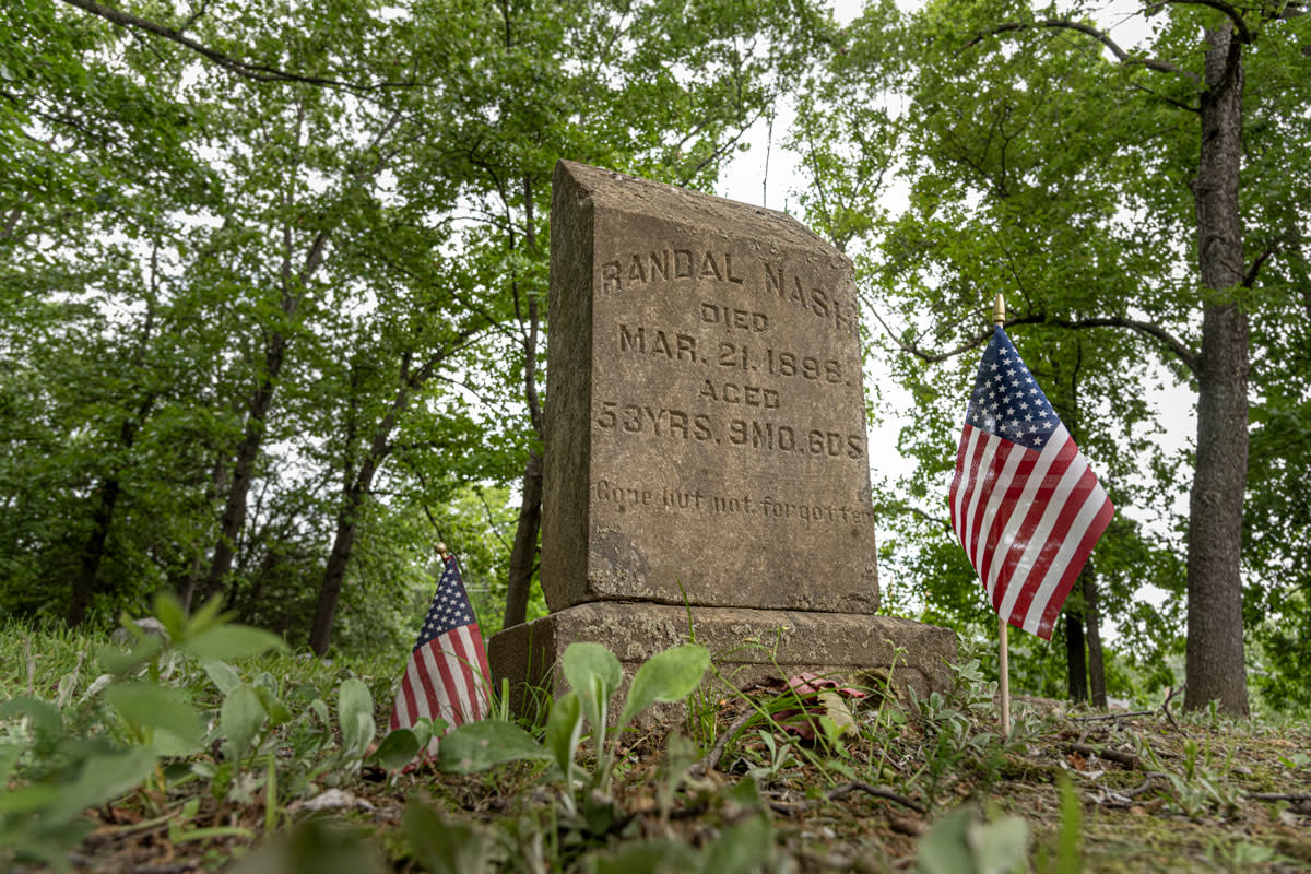 grave headstone with two American flags