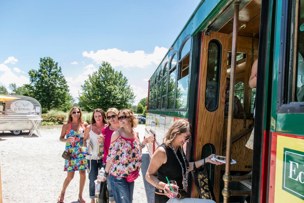 Tour group goes on a Wine Tour in Miami County, KS