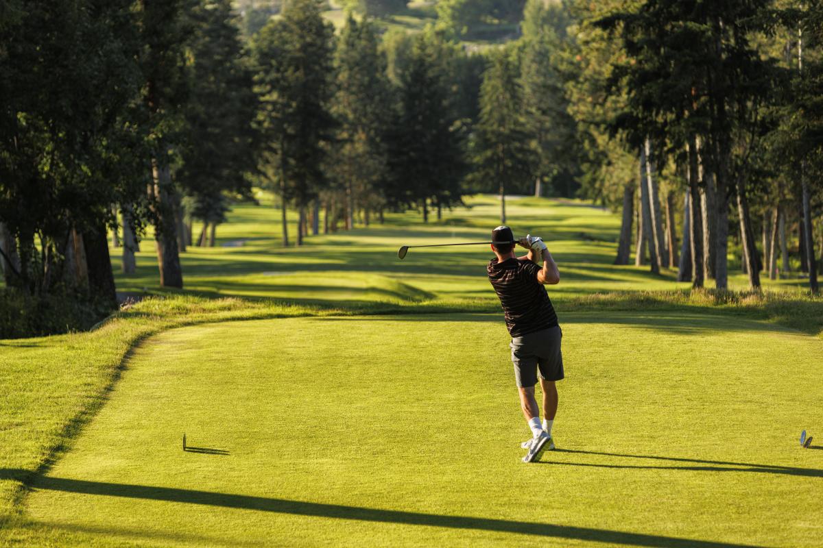 Person hitting a drive at Sunset Ranch Golf Country Club