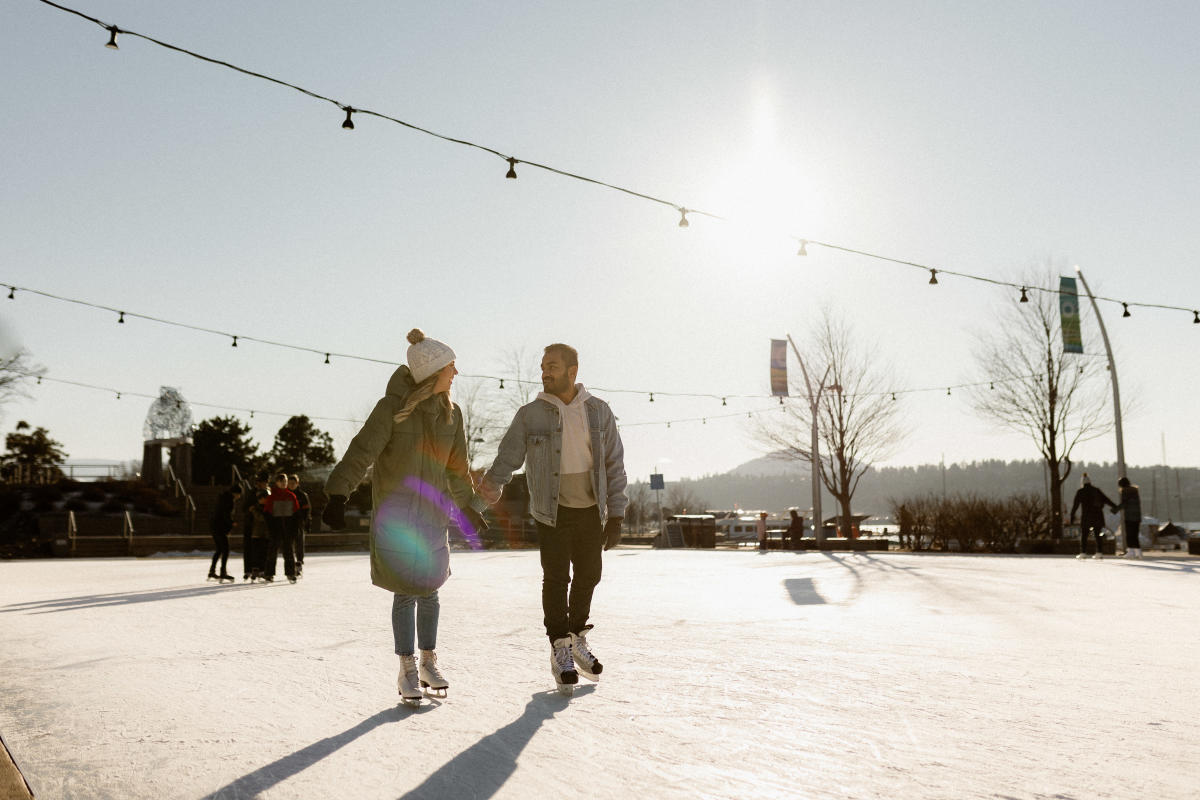Couple_Skating_at_Stuart_Park_Skating_Rink_3_