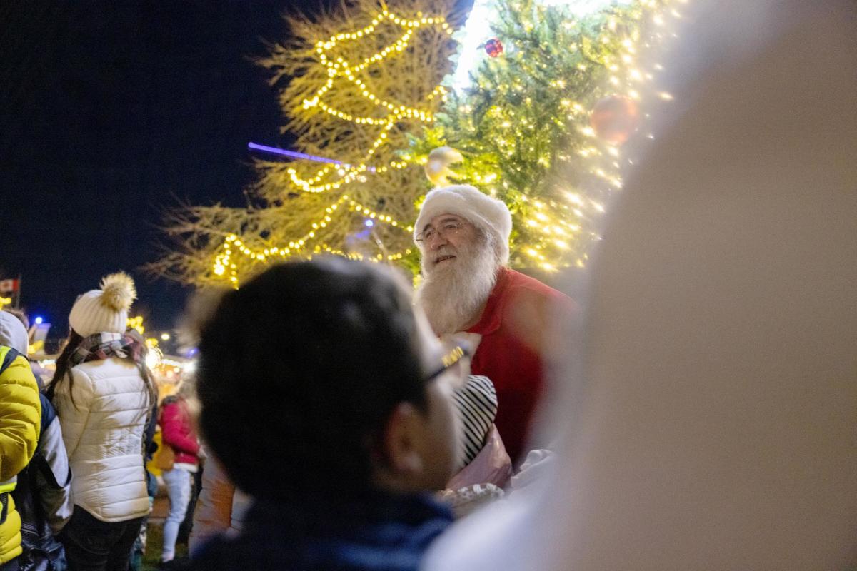 Santa_at_Downtown_Kelowna_Winter_Market_Light_Up