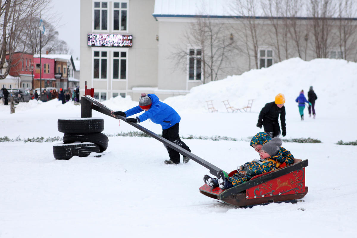 Children play with the vipuklekka (whipsled) at Heikinpaiva