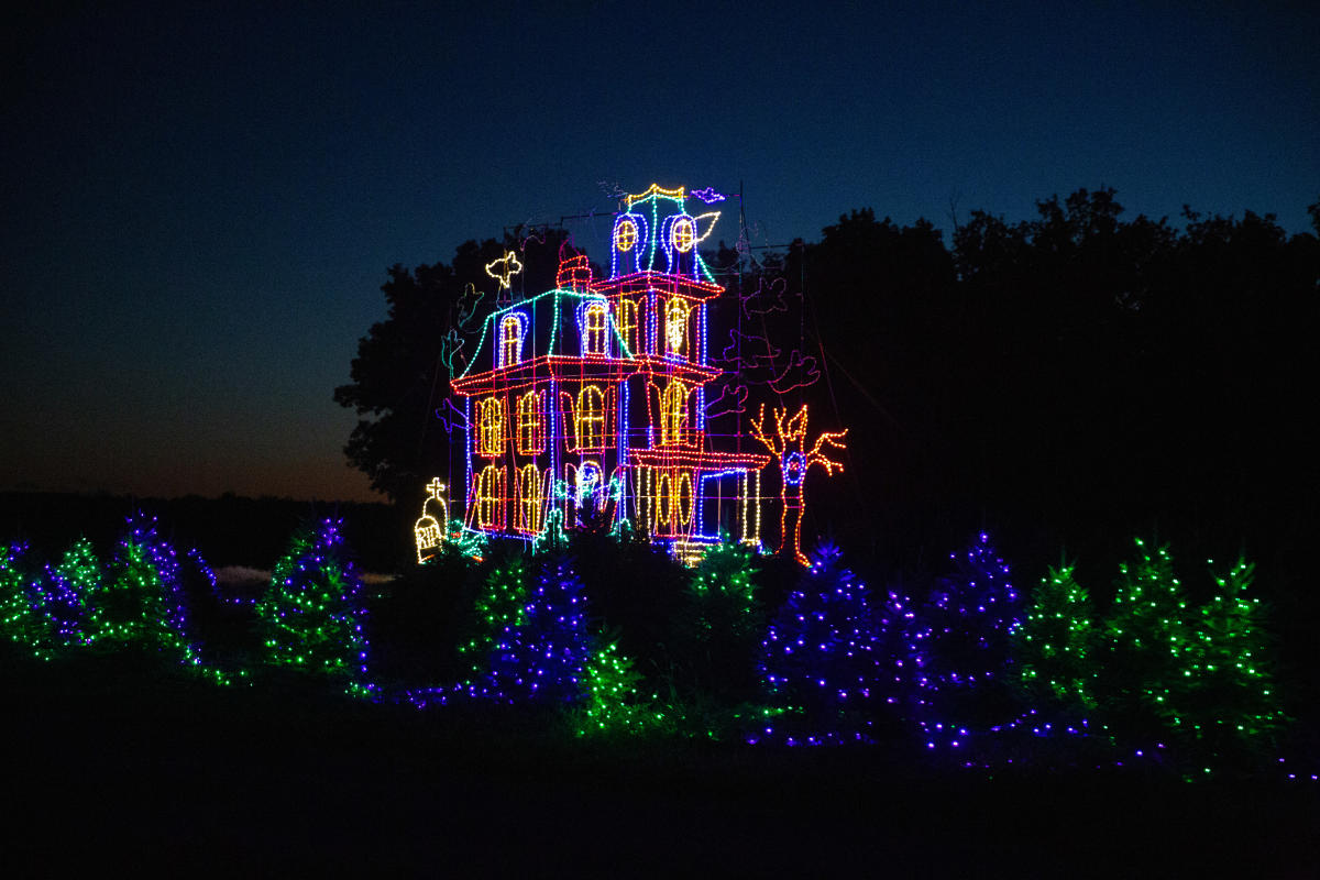 Lakeland Orchard Haunted House Light Display