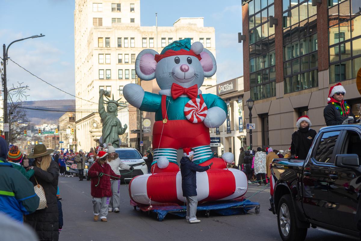 Santa Parade 2022 Riedmiller