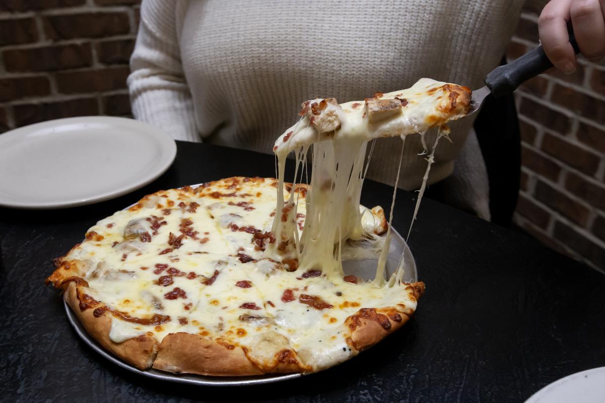 Pizza at Falsetta's Casa Nova