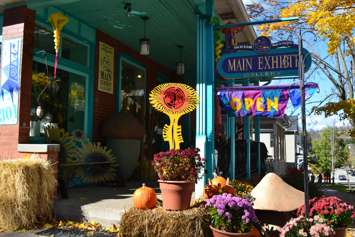 Main Exhibit Gallery, Ligonier