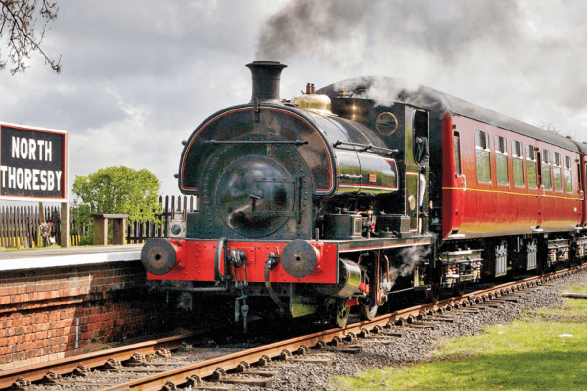 A picture of a train stopping at Wolds Railway, Lincolnshire