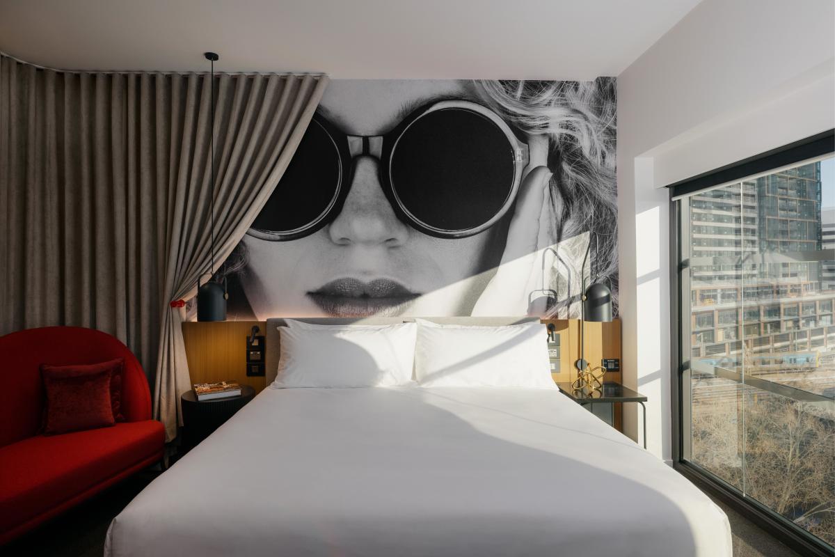 Hotel Indigo Melbourne guest room