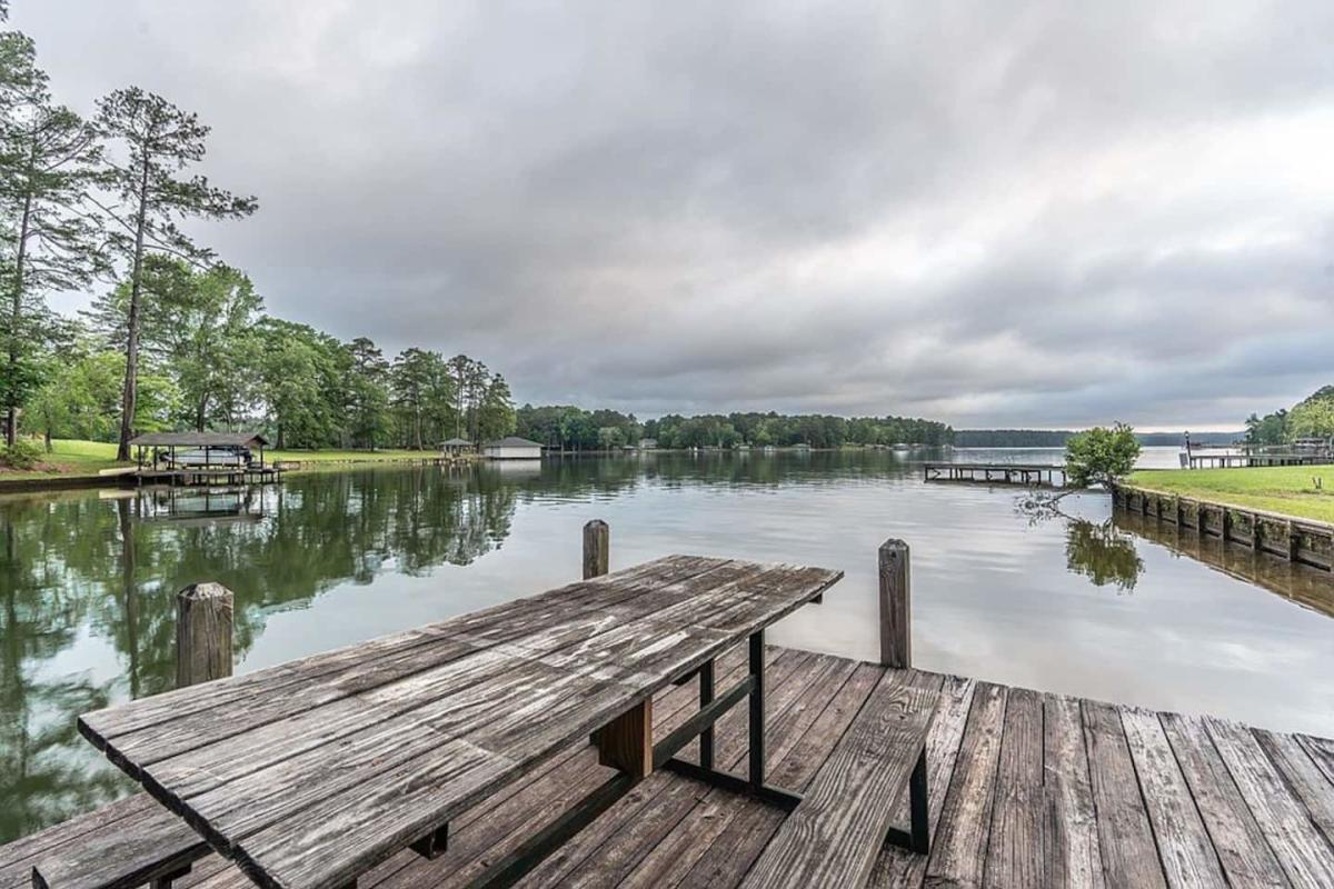 lake house retreat on lake sinclair