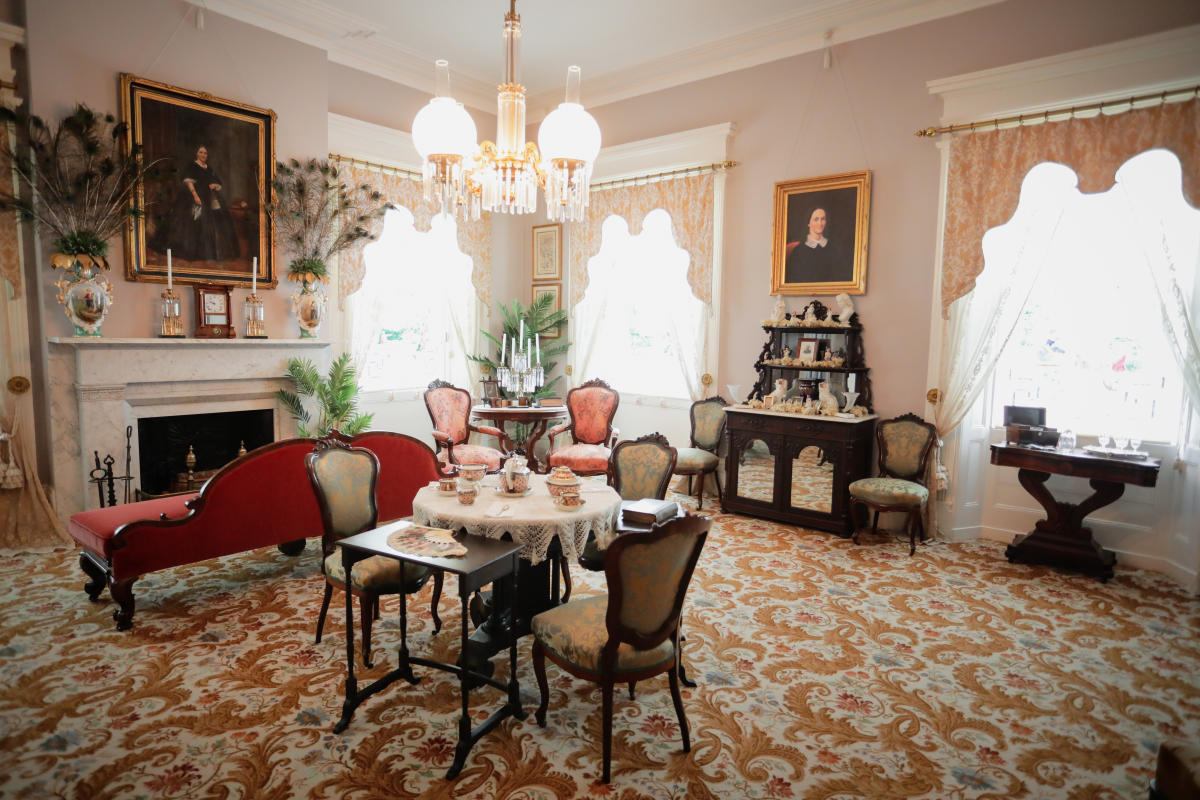 Parlor interior Old Governors Mansion