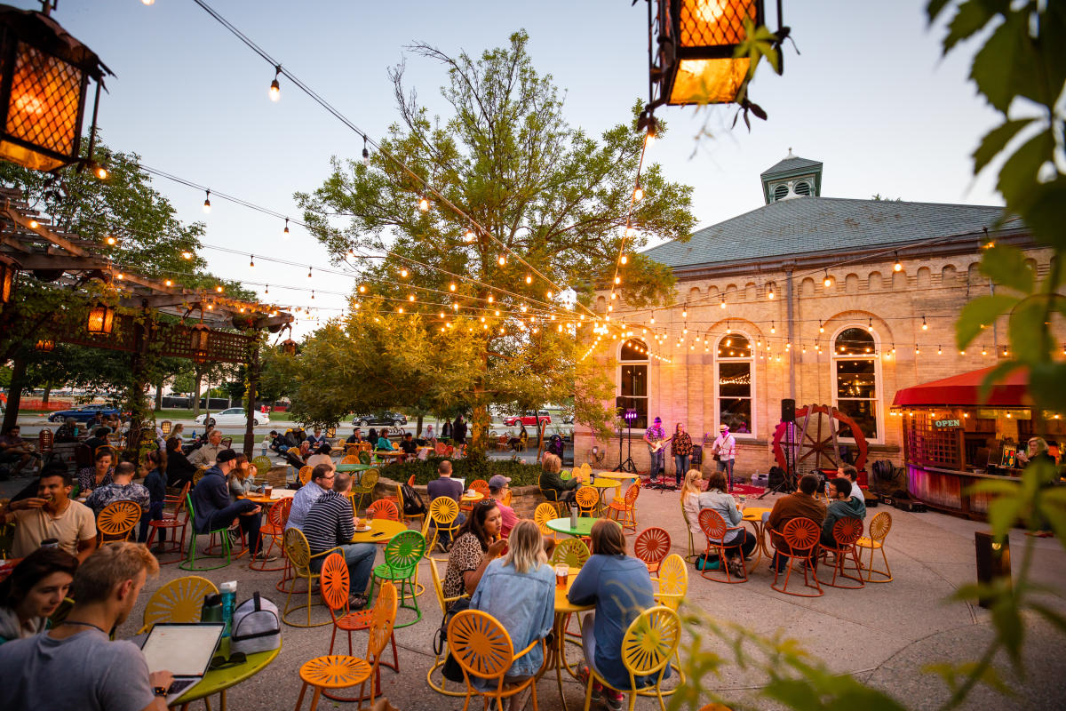 Friday Night Concert Series at Colectivo on the Lake