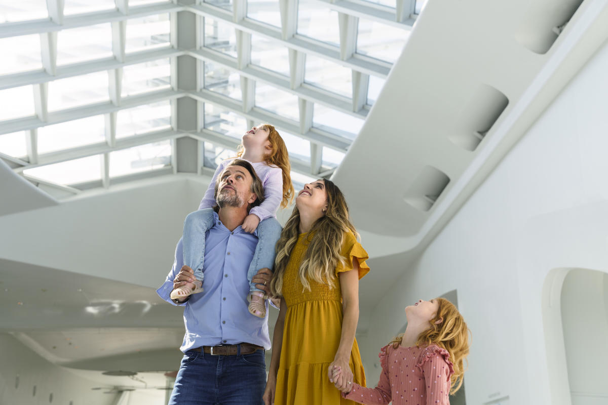 Familes looking around the Milwaukee Art Museum