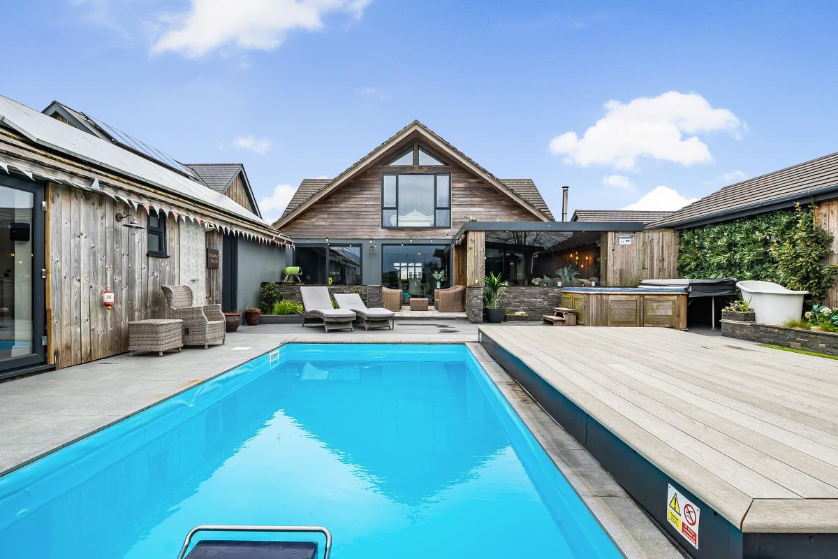 New Forest Escapes - Swimming Pool Property