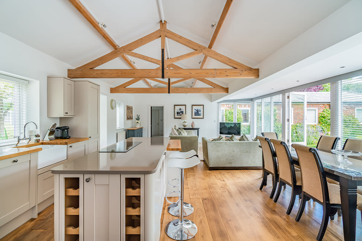 Cadnam Lodge - Living area interior