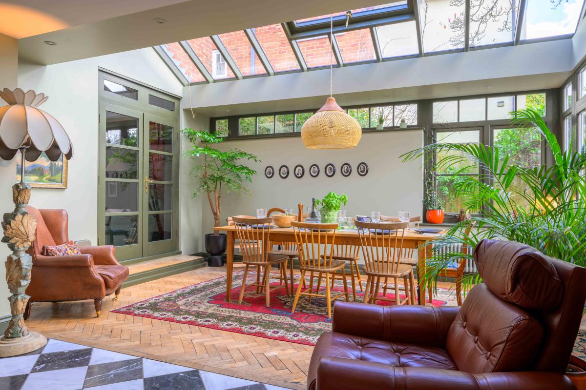 New Forest Escapes - Open dining area