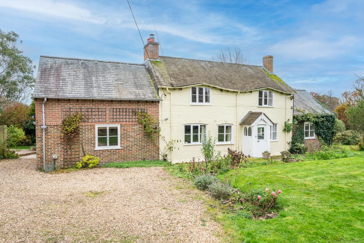 Moonfleet Cottage exterior