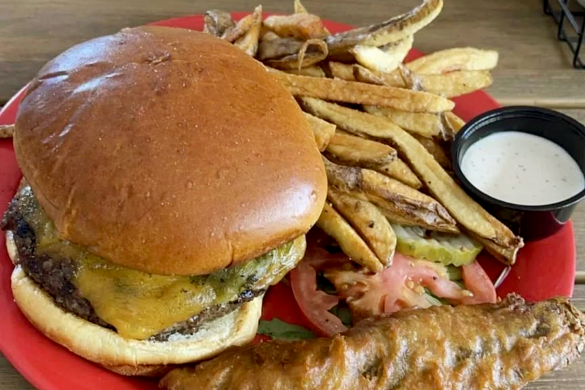 Mine Shaft Tavern’s Mad Chile Burger