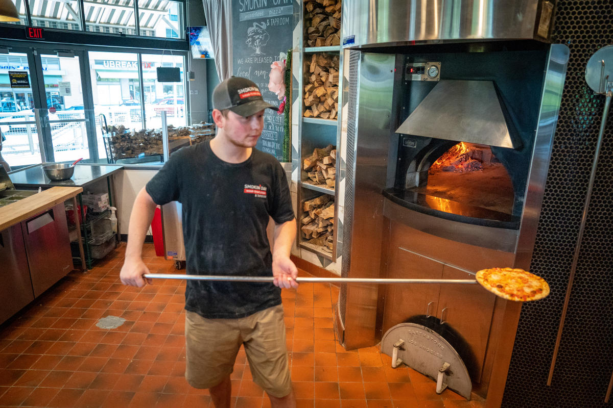 Smokin’ Oak Wood-Fired Pizza & Taproom