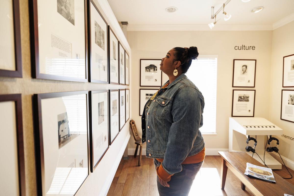 Influencer Katrina Dandridge visits Hannibal Square Heritage Center