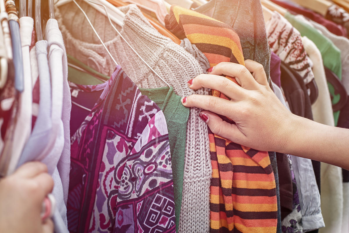 VintageShopping2_iStock