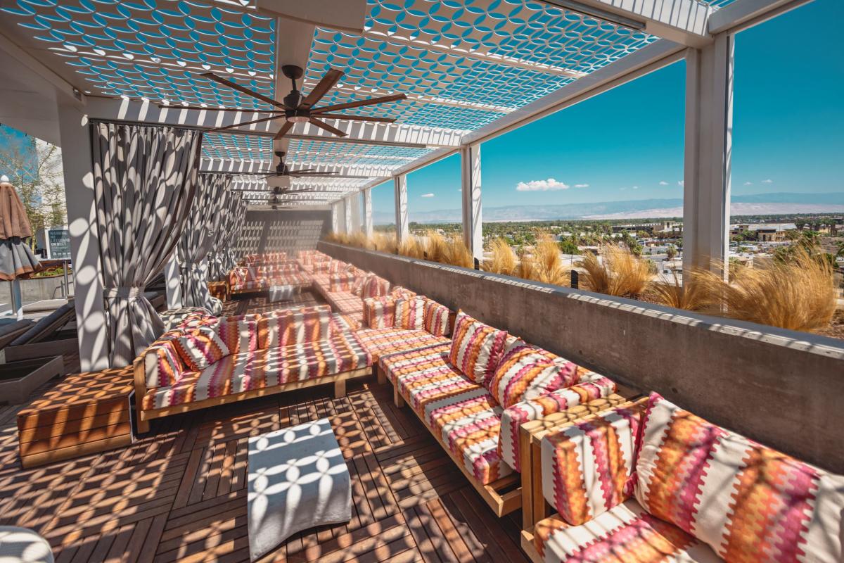 kimpton rowan pool cabana