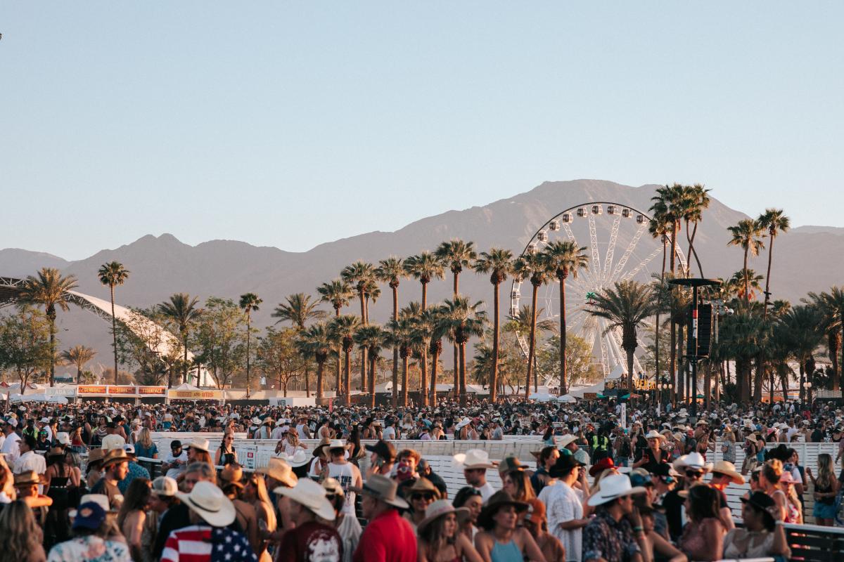 The crowd at Stagecoach with palm trees and mountains in the background.