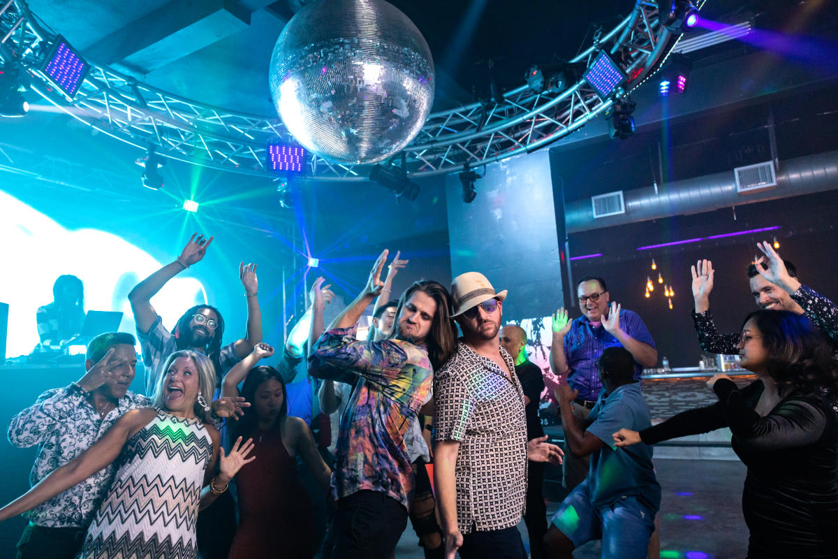 Group dancing at Hunters in Palm Springs