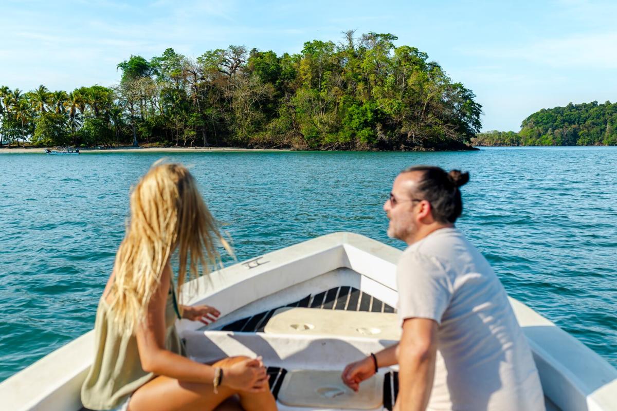 Boating at Boca Chica, Gamez Island, Gulf of Chiriqui, Panamá