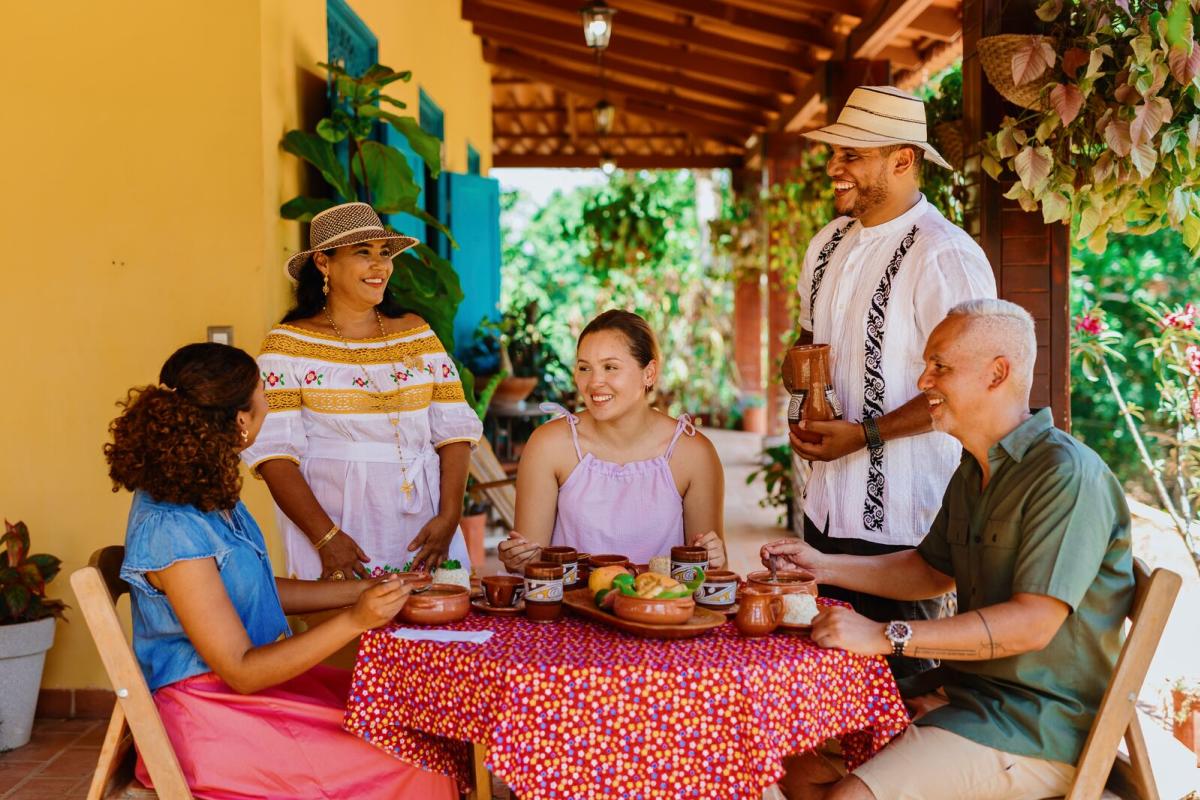 Disfrutando del sancocho panameño en Finca Pamel, Los Santos