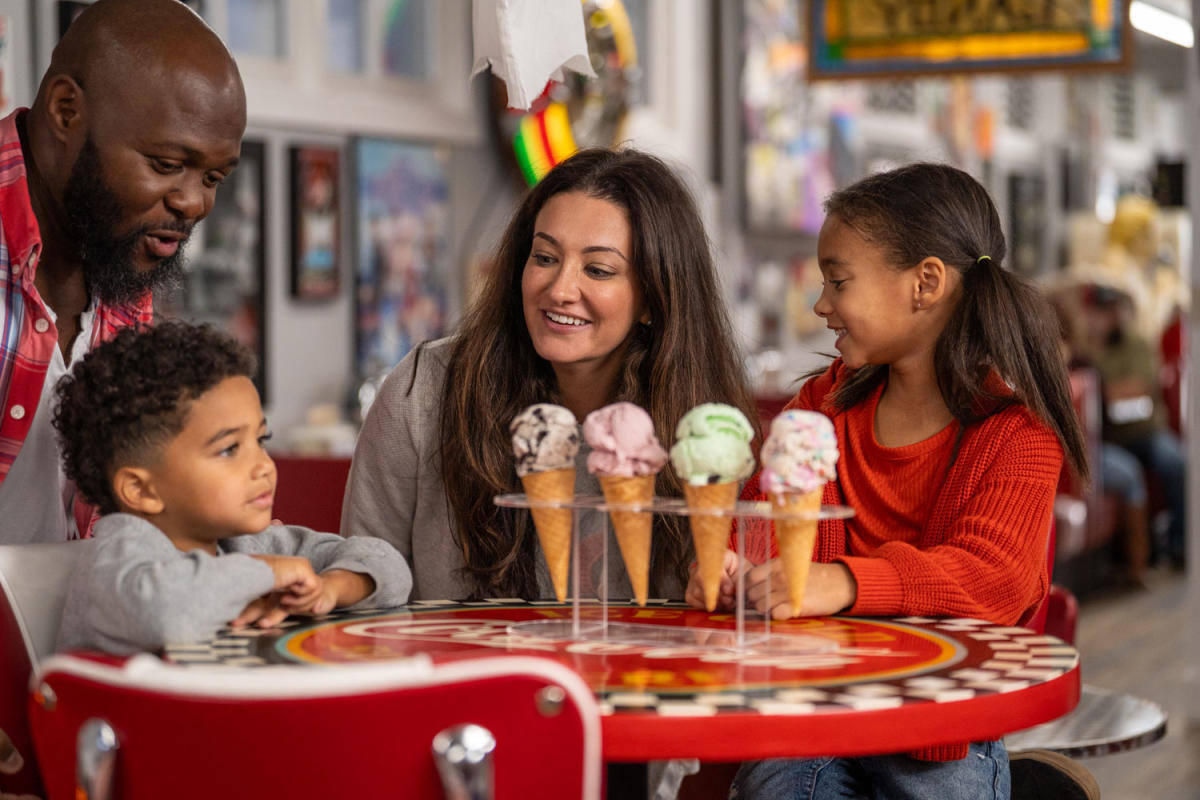Cumberland Valley Family Eats Ice Cream