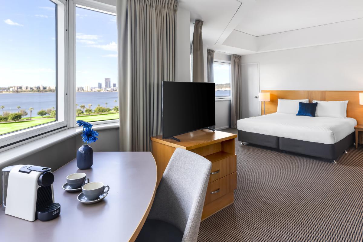 Novotel Perth Langley - Junior Suite with view