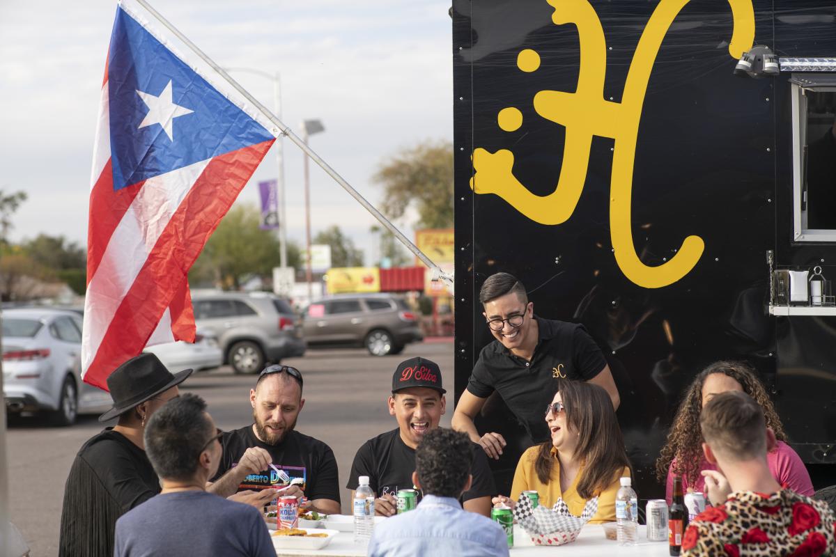 Phoenix Coqui Food Truck customers