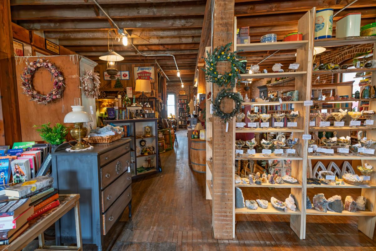 Shopping-The-Grains-Book-Store-Wayne-Hawley-24-PoconoMtns