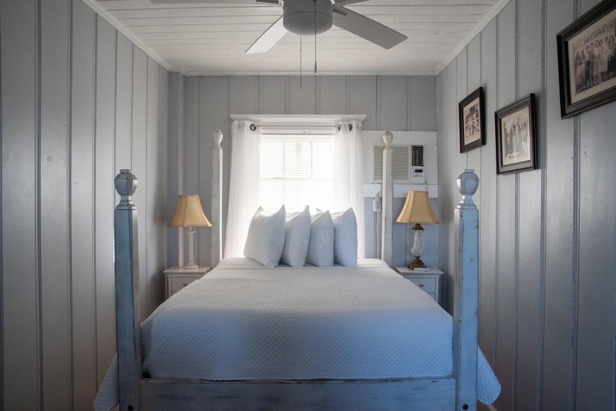 Tarpon Inn