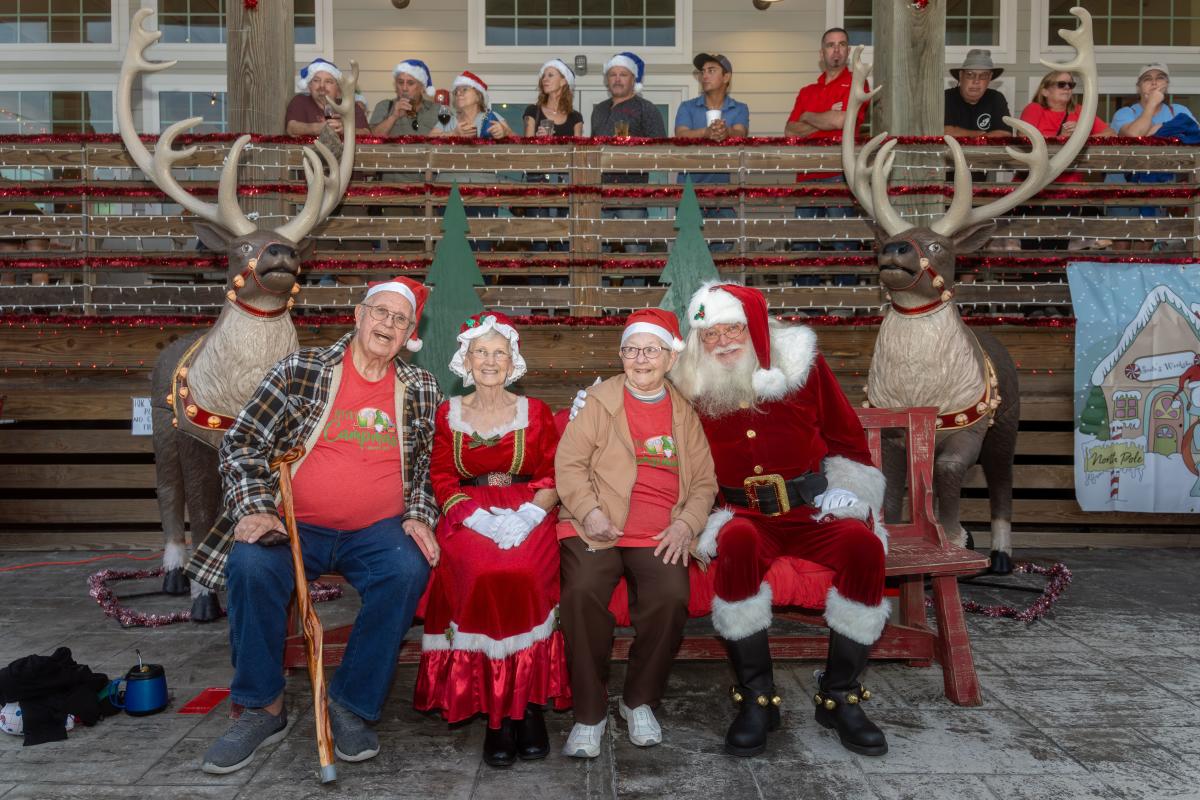 Christmas-Santa-Light boat show