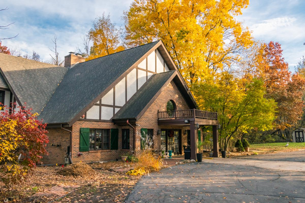 The main entrance of the Spring House Inn in Porter.