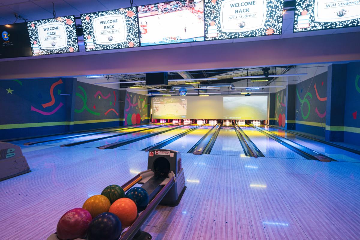 Zeppoz bowling lanes