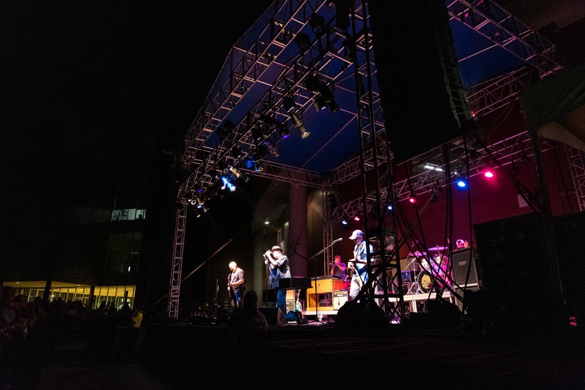 Blues Traveler performing