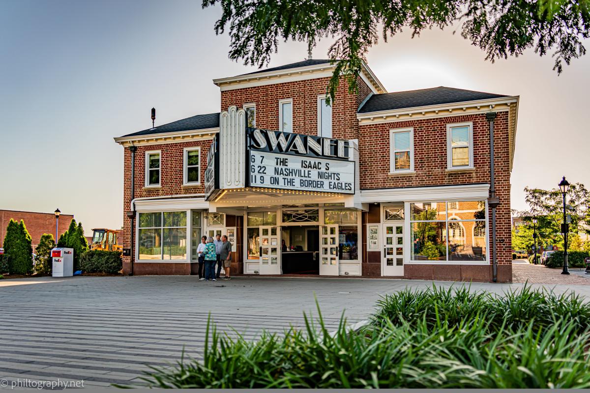 Photo of the Swanee Theatre during the day